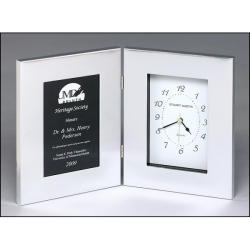 Polished silver aluminum clock with black aluminum engraving plate